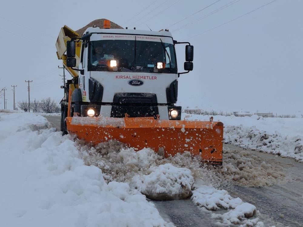 Bir ilimizde sağanak sonrası başlayan kar etkisini sürdürüyor 6